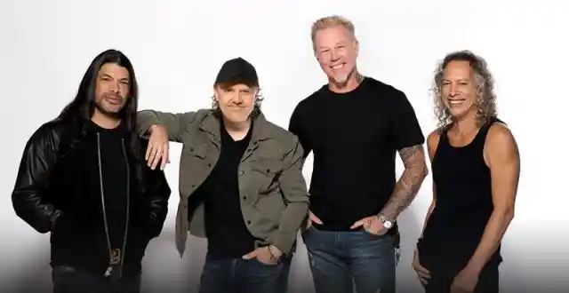 Which member of Metallica died in a bus accident in Sweden?