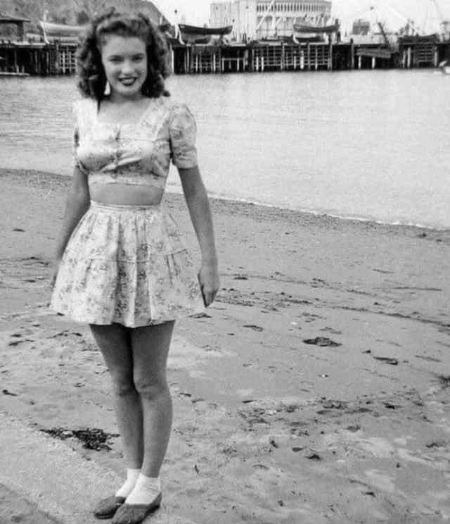 Norma Jean Dougherty When She Was 17-Year-Old in 1943