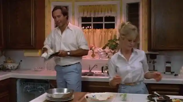 17. One Of Chevy Chase’s Favorite Scenes Is When Clark Helps Ellen Do The Dishes