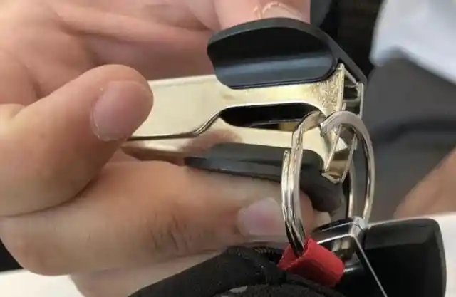 Utilizing a staple remover to open your keyring