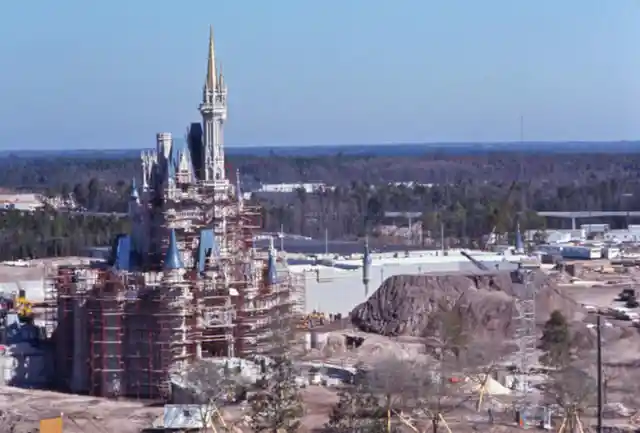 The Castle At Tokyo Disneyland Is Basically A Carbon Copy