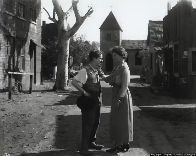 18. Hellen Keller meets Charlie Chaplin, 1919.