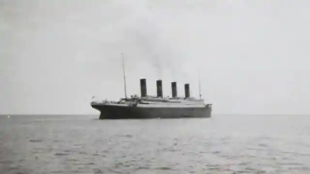 17. Last photo taken of the Titanic before it sank, 1912.