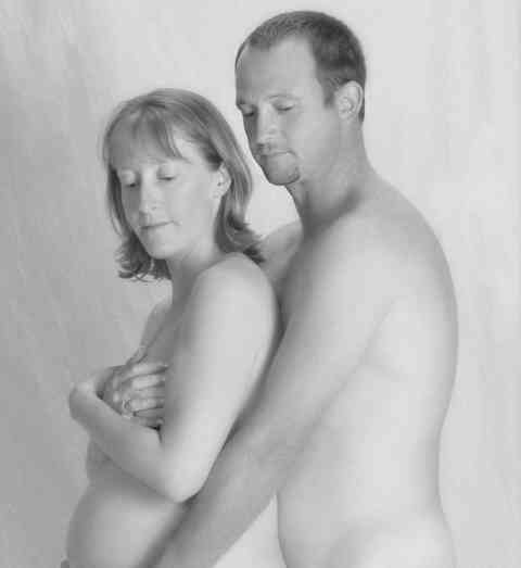 Pregnancy Photoshoot Turned Into Disbelief As Creature From The Deep Makes An Appearance