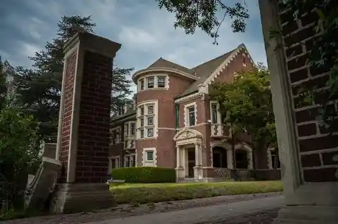 Recognize This House? You Can Rent One From Your Favorite Movie and TV Show