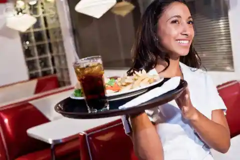 20 Healthy Tips For When You Dine Out According To A Beachbody Coach
