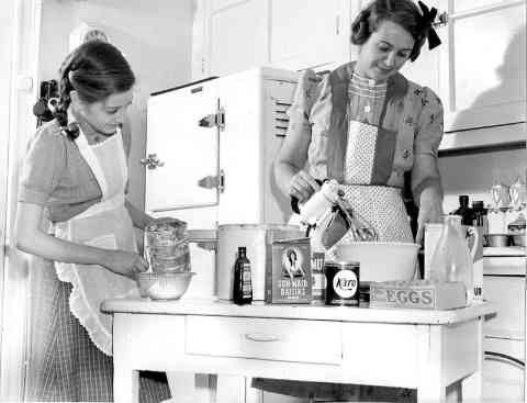 QUIZ: Think You Can Pass This 1950s Home Economics Quiz? 