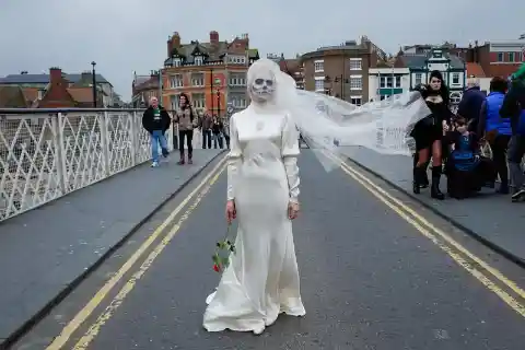 Corpse bride meets Halloween