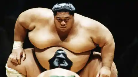 KONISHIKI YASOICHI- 6’4″ 630 pounds