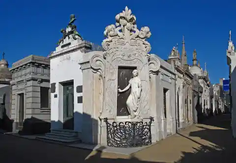 The World’s Most Fascinating Cemeteries You Must Visit