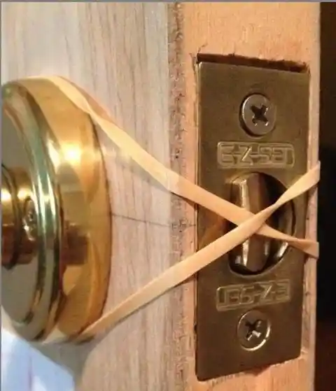 Rubber Band Latch Stopper 
