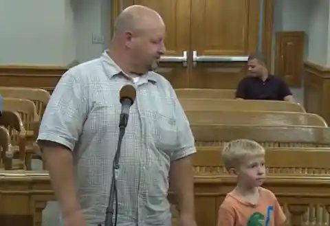 Judge Lets Five-Year-Old Kid Decide His Father's Sentence