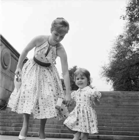 Debbie Reynolds and Carrie Fisher, 1959